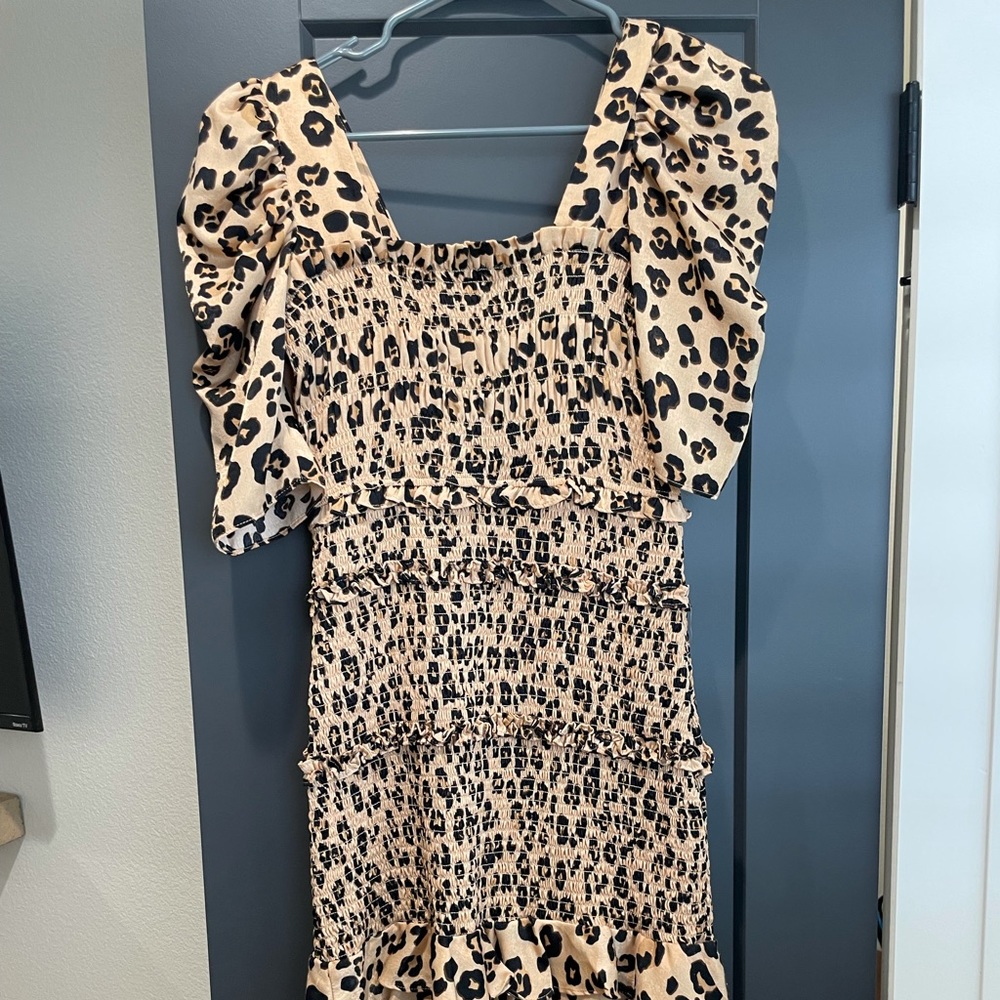 Puffy sleeve tight fitting cheetah dress